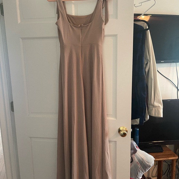 Beautiful bridesmaid/ prom dress in the color “Taupe”. The brand is Birdy Grey! - Picture 5 of 5